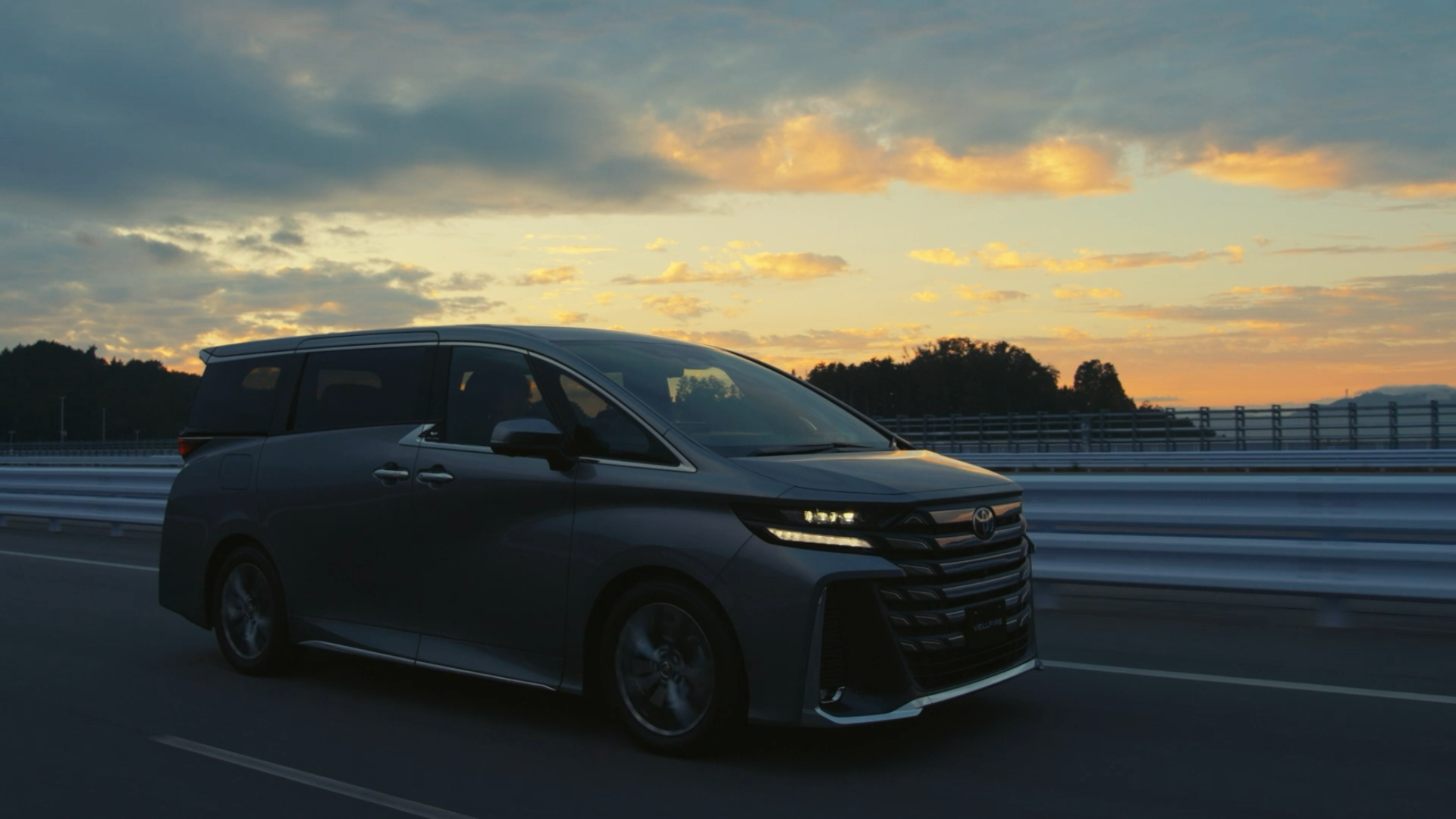 TOYOTA 【VELLFIRE PHEV】Style Movie「さらに、アグレッシブに突き進め。」